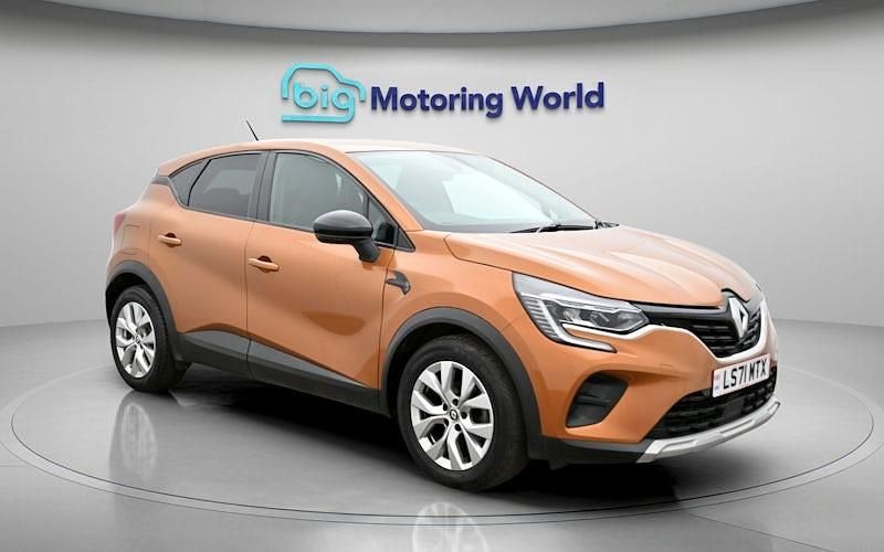 Second-hand Renault Captur Iconic 91 CP (66 kW) 2021 Portocaliu SUV