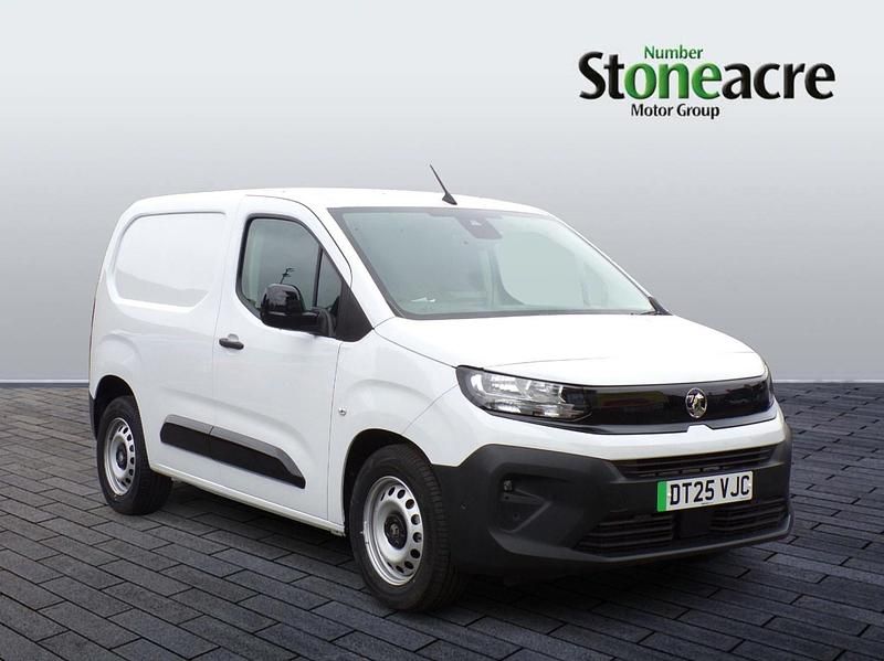 White New 2025 Vauxhall Combo MPV | £20,895 - Image 1/4