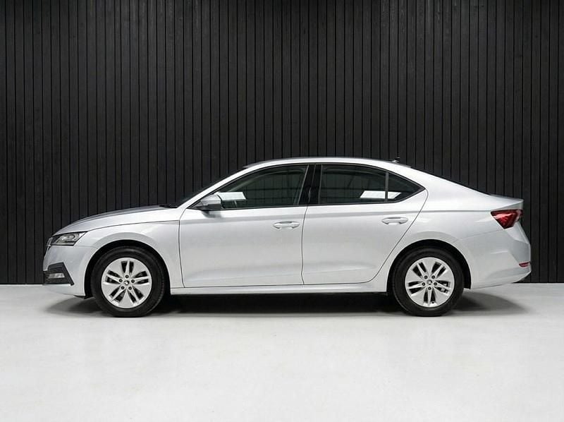 Usado Skoda Octavia SE 110 CV (80 kW) 2021 Plateado Utilitario