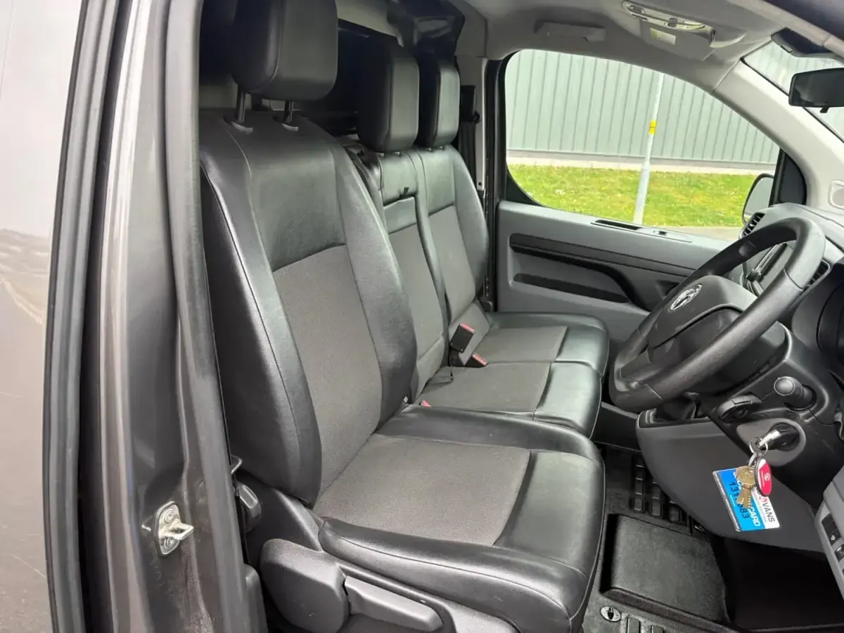 Gebraucht Vauxhall Vivaro Sportive 120 PS (88 kW) 2020 Grau Van / Kleinbus
