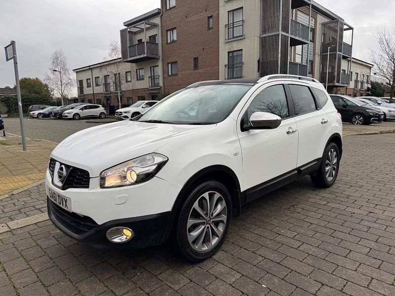 White Used 2011 Nissan Qashqai +2 Tekna SUV | £4,950 (A bit pricey) - Image 1/4