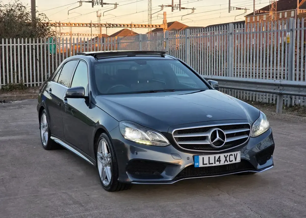 Usado Mercedes E220 AMG 2014 Gris Berlina