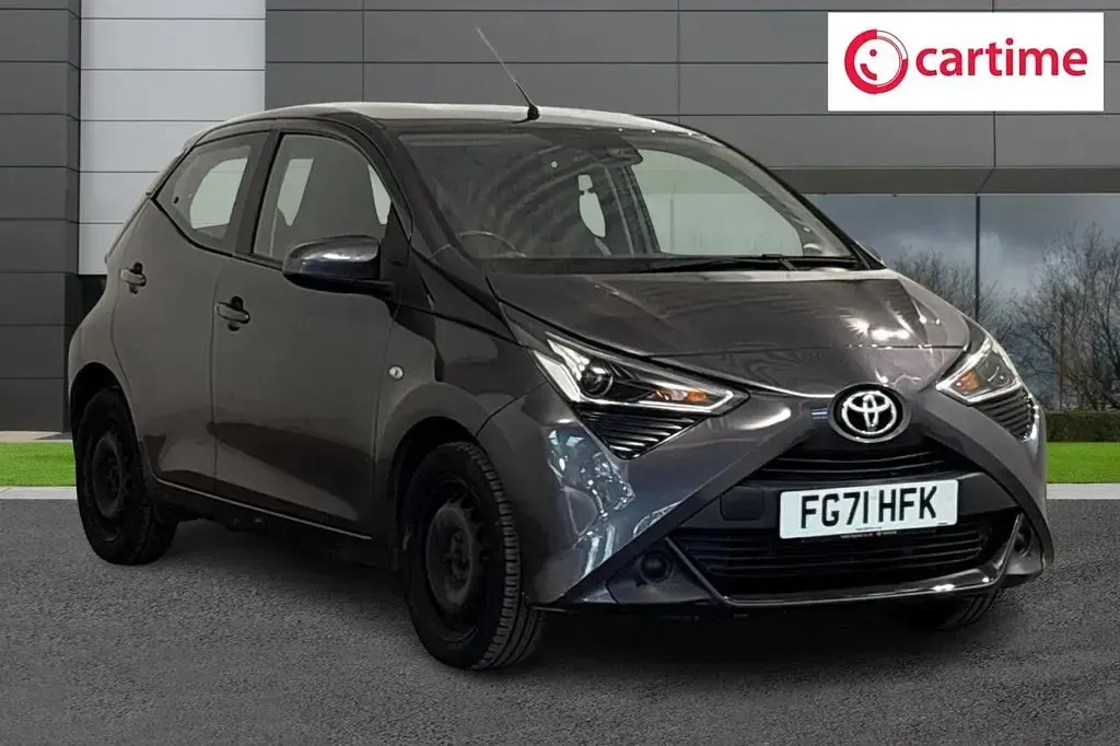Used Toyota Aygo X-play 72 HP (52 kW) 2021 Hatchback