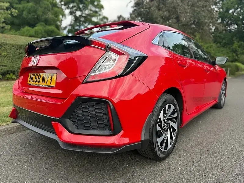 Used Honda Civic SE 126 HP (92 kW) 2019 Red Hatchback