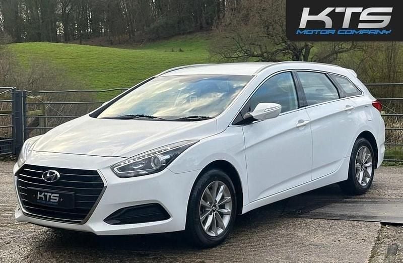 Used Hyundai i40 141 HP (103 kW) 2017 White Estate