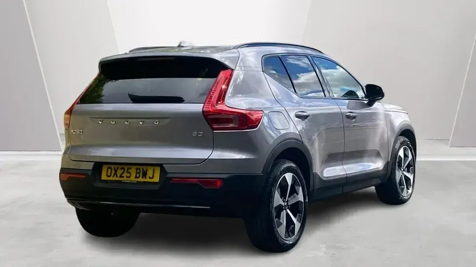 Used Volvo XC40 Plus 161 HP (118 kW) 2025 Silver SUV
