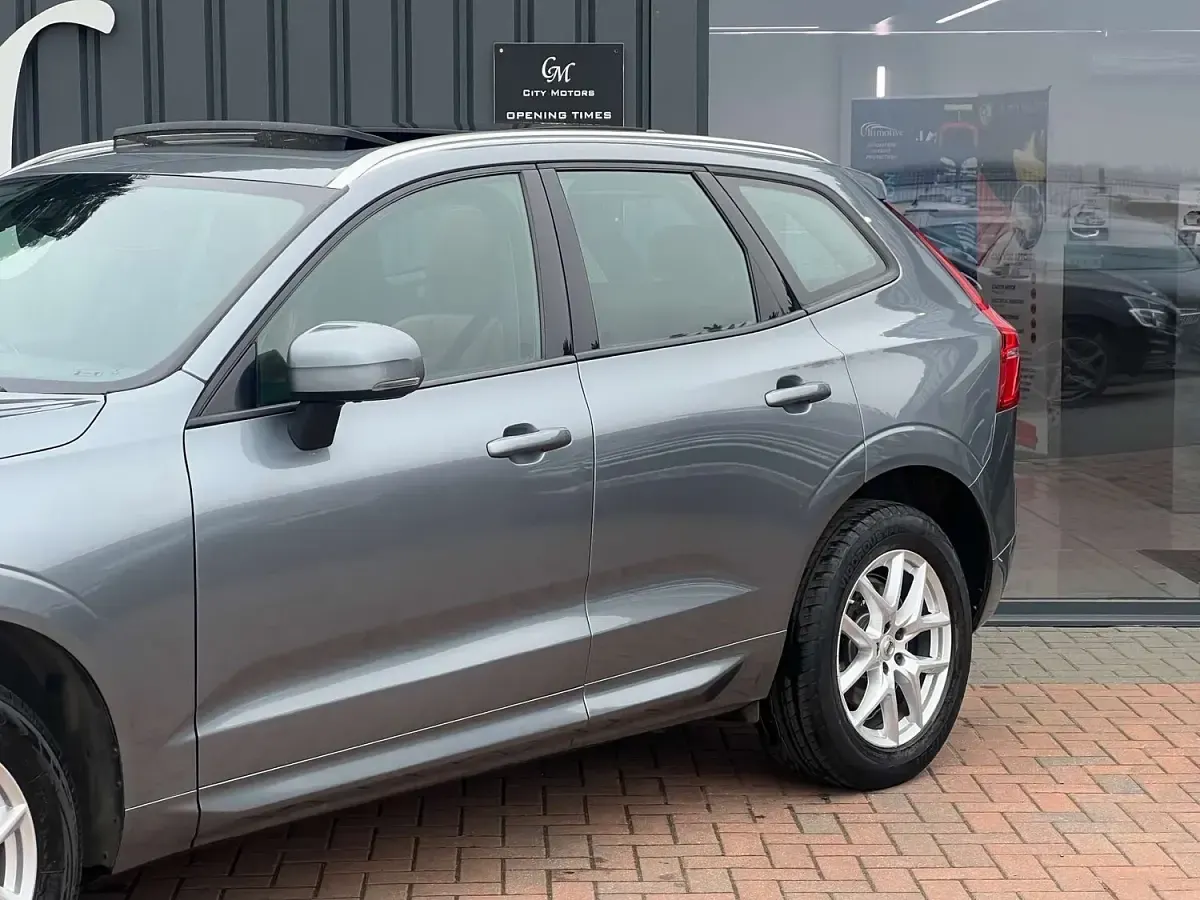 Used Volvo XC60 Momentum 190 HP (139 kW) 2018 Grey SUV