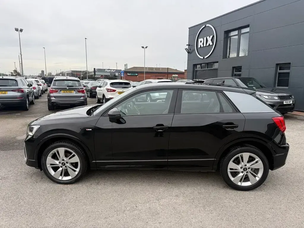Begagnad Audi Q2 S-Line 150 HK (110 kW) 2021 Svart SUV