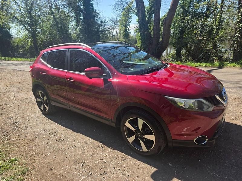 Used Nissan Qashqai N-Connecta 115 HP (84 kW) 2016 Red SUV