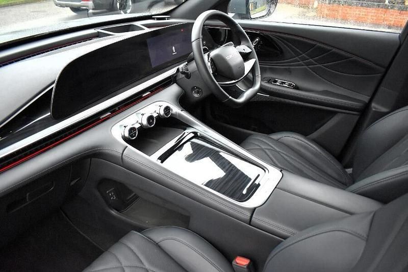 Used Omoda 9 449 HP (330 kW) 2025 Grey SUV