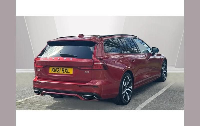 Used Volvo V60 R-Design 163 HP (119 kW) 2021 Red Estate