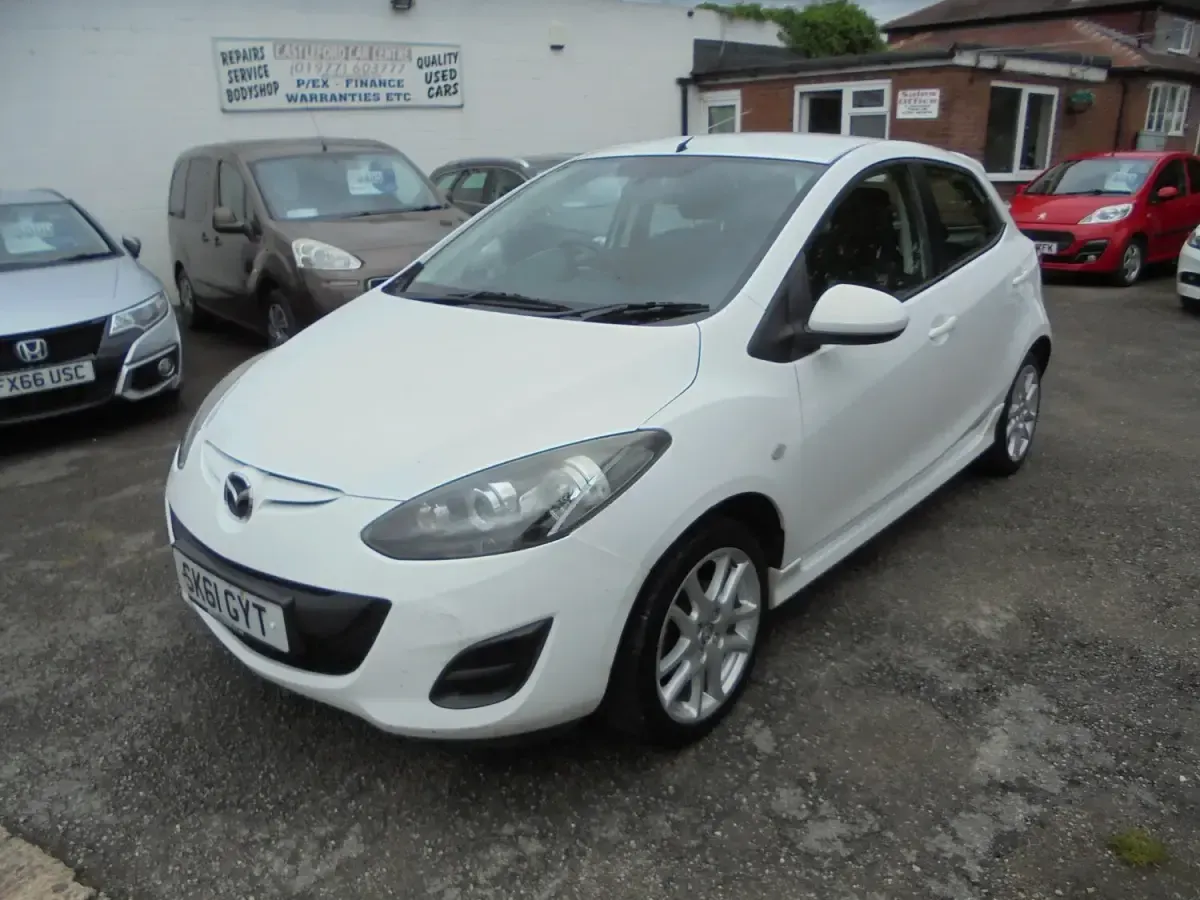 Used Mazda 2 2011 White Hatchback