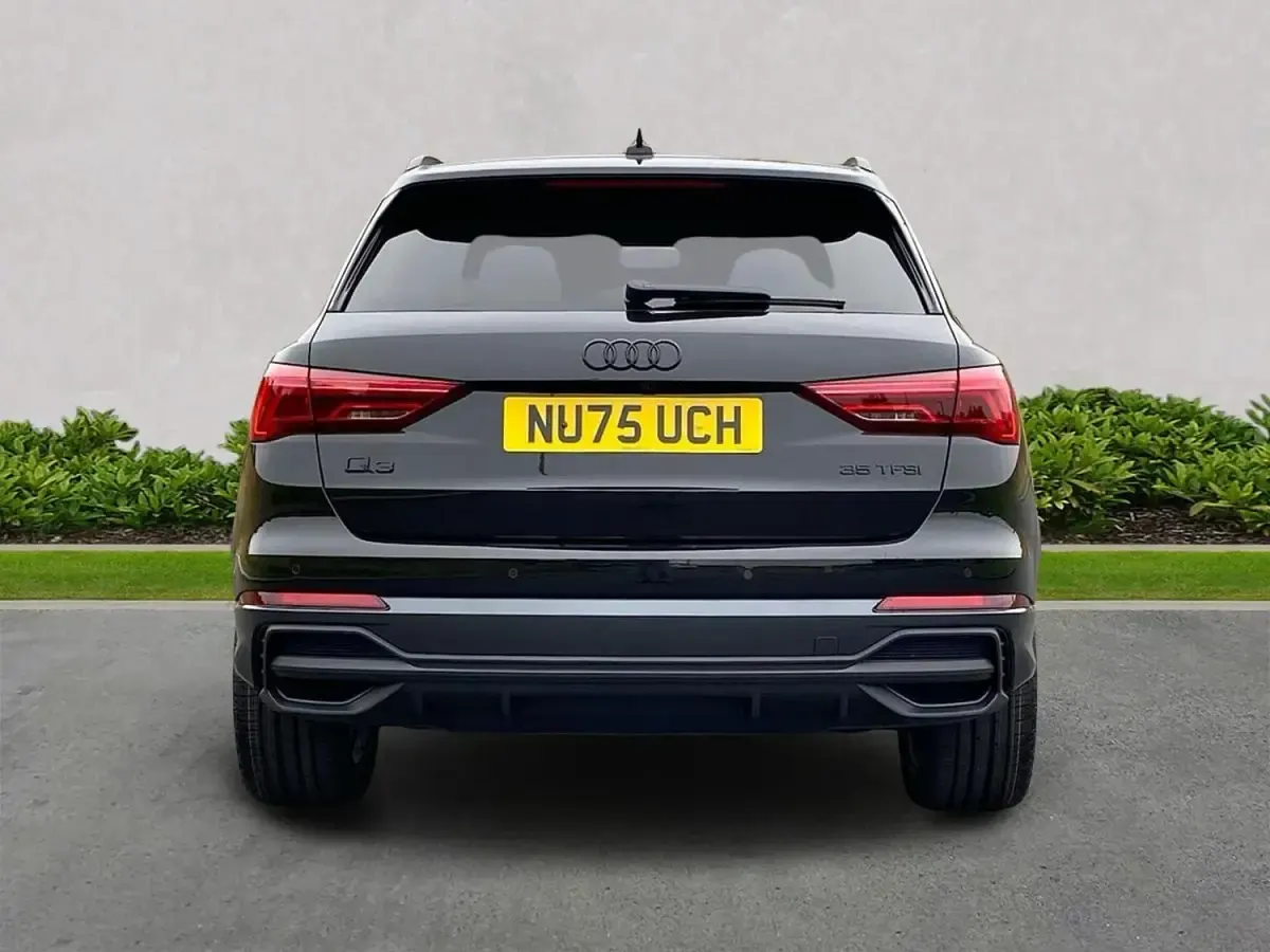Używany Audi Q3 Black Edition 147 KM (108 kW) 2025 Czarny SUV