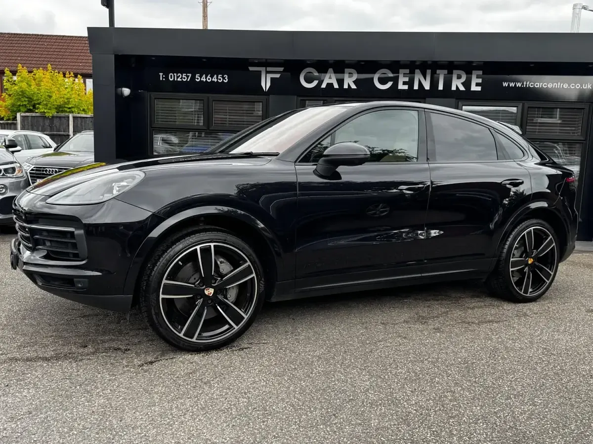 Used Porsche Cayenne 440 HP (323 kW) 2019 Black SUV