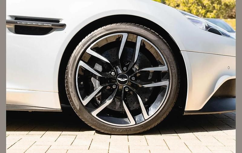 Used Aston Martin Vanquish 568 HP (417 kW) 2016 Silver Coupe