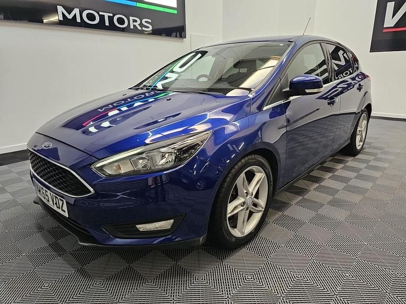 Used Ford Focus Zetec 125 HP (91 kW) 2015 Blue Hatchback