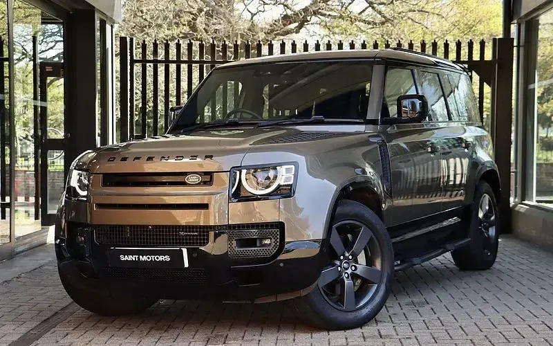 Used Land Rover Defender HSE Dynamic 300 HP (220 kW) 2024 SUV