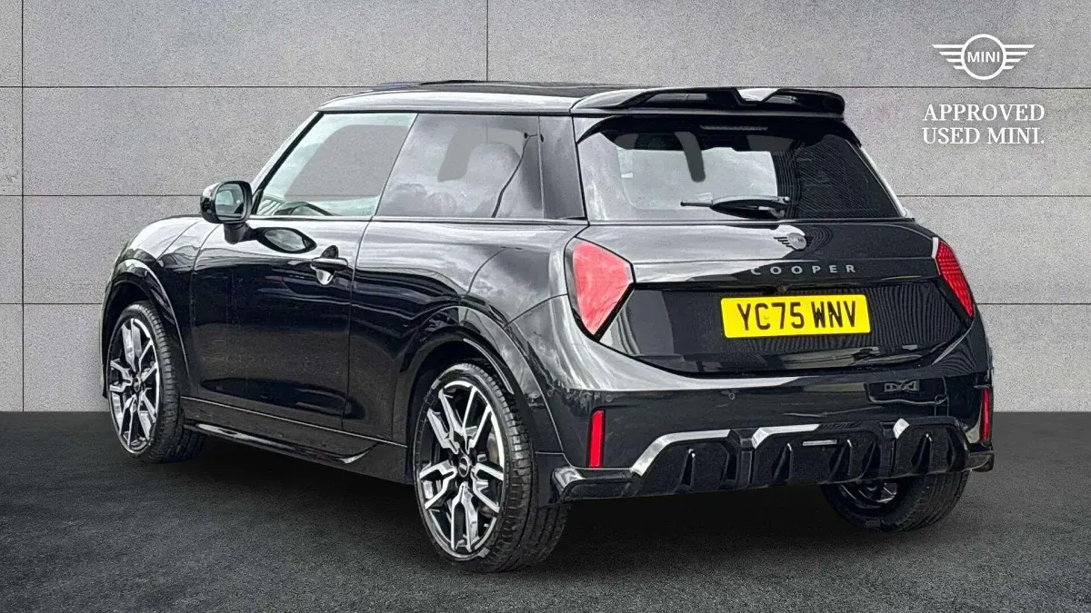 Used Mini Cooper Hatch 113 kW (154 HP) 2025 Black Hatchback