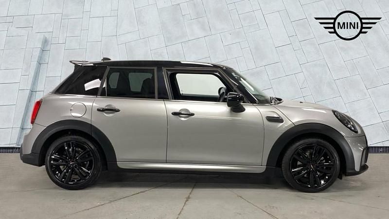 Używany Mini Cooper Hatch 134 KM (98 kW) 2024 Srebrny Hatchback