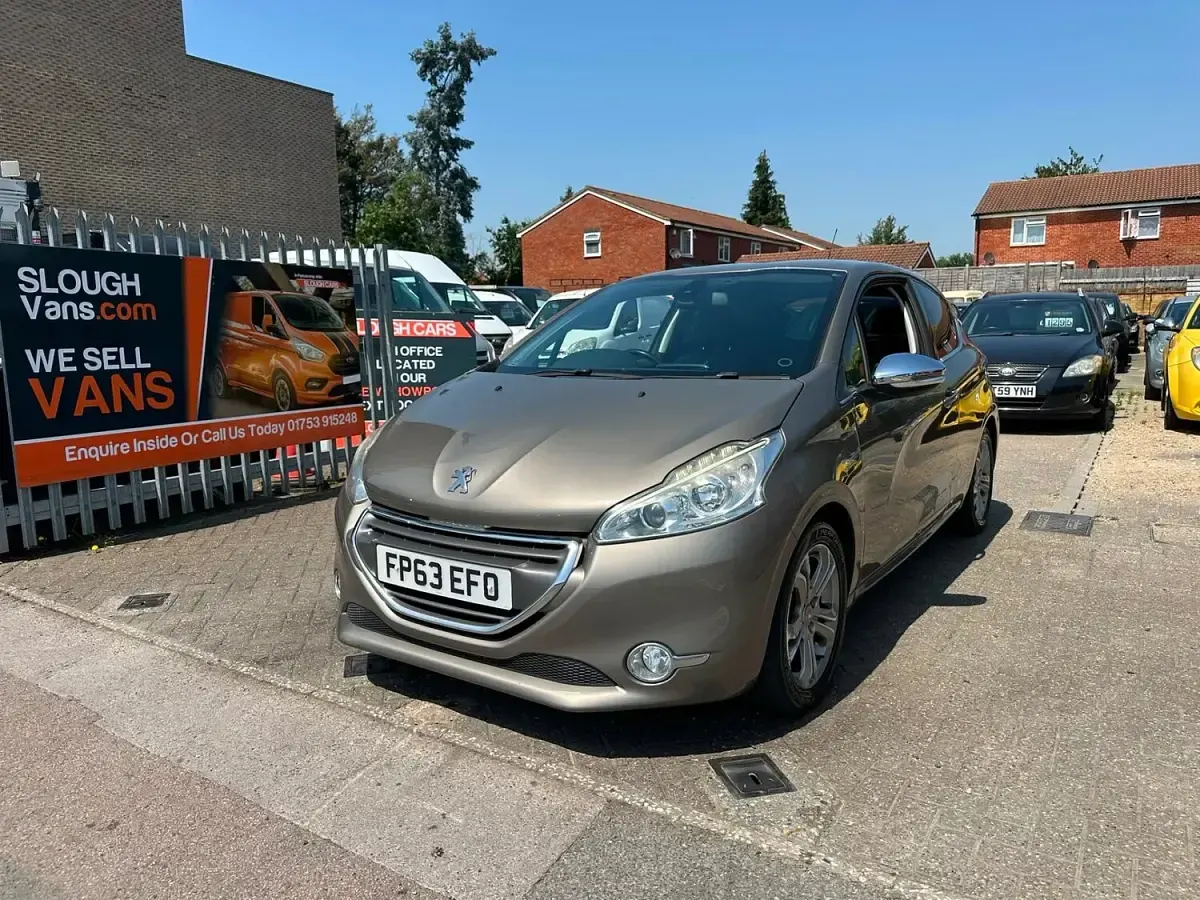Used Peugeot 208 Allure 82 HP (60 kW) 2013 Grey Hatchback