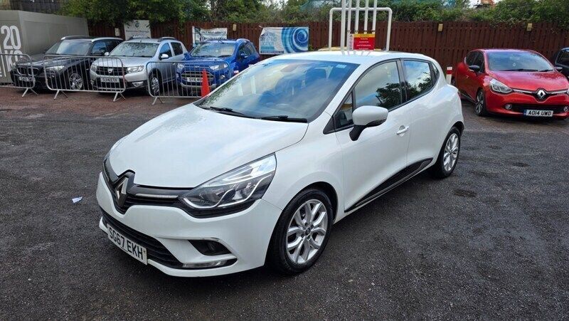 White Used 2018 Renault Clio IV Dynamique Hatchback | £4,350 (Good price) - Image 1/4