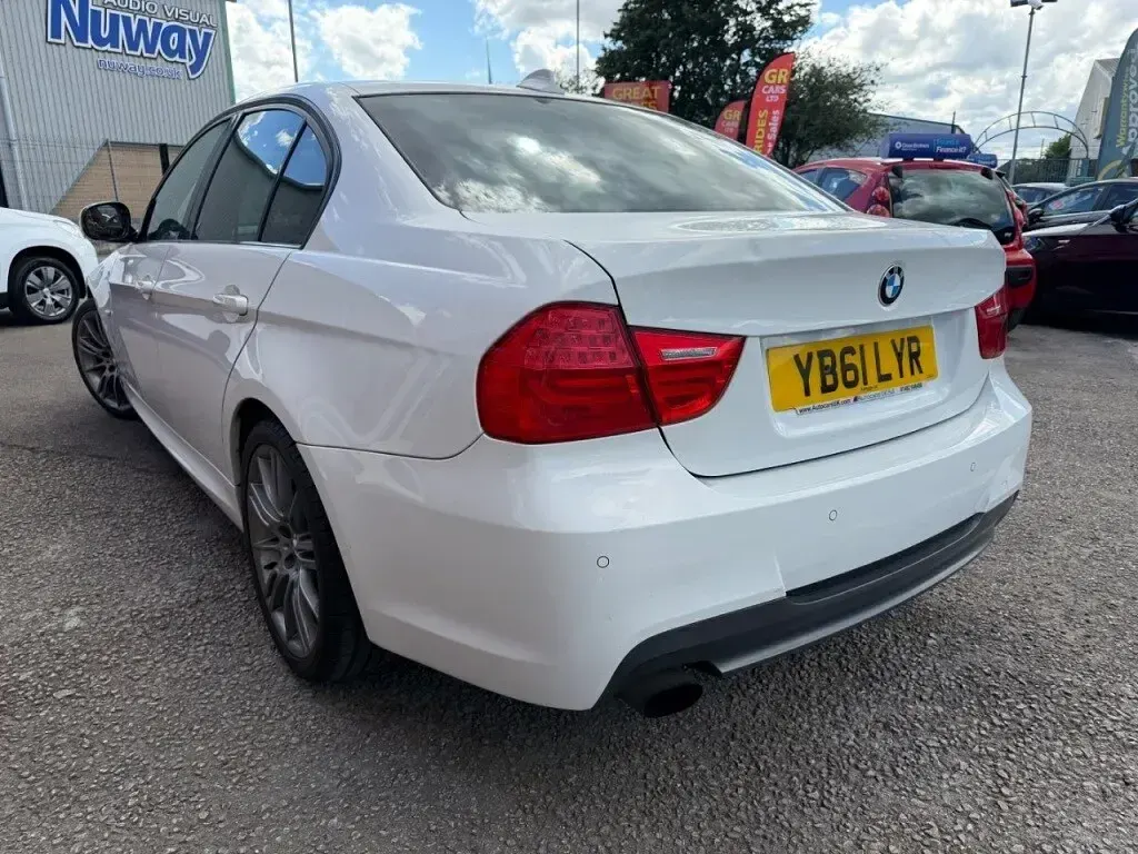 Used BMW 318 Sport Line 2012 White Sedan