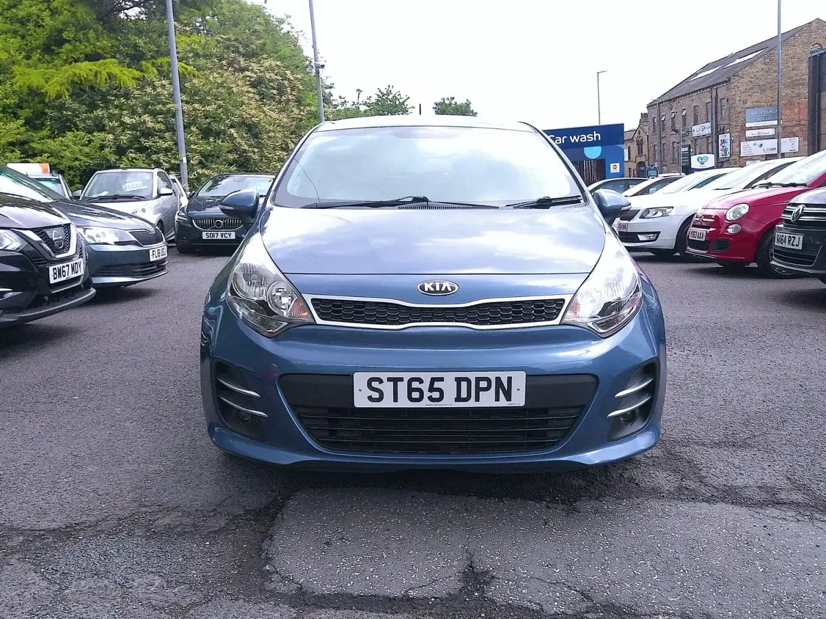 Used Kia Rio 84 HP (61 kW) 2015 Blue Hatchback