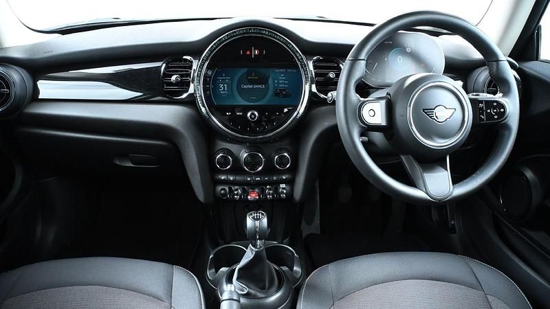 Used Mini Cooper Classic 134 HP (98 kW) 2024 Silver Hatchback