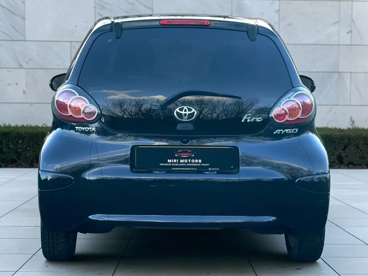 Used Toyota Aygo 68 HP (50 kW) 2012 Black Hatchback