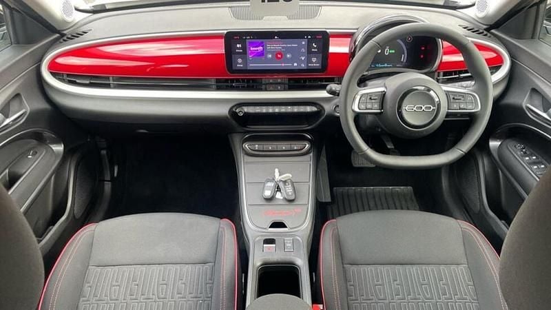 Used Fiat 600E Red 113 kW (154 HP) 2024 White SUV