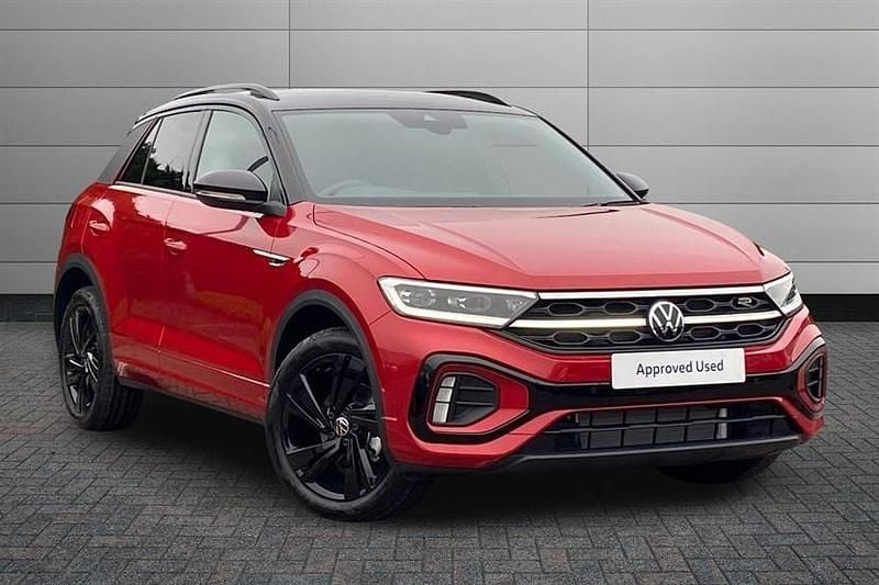 Pure white with black roof New 2025 VW T-Roc Black Edition SUV | £33,650 (Good price) - Image 1/3
