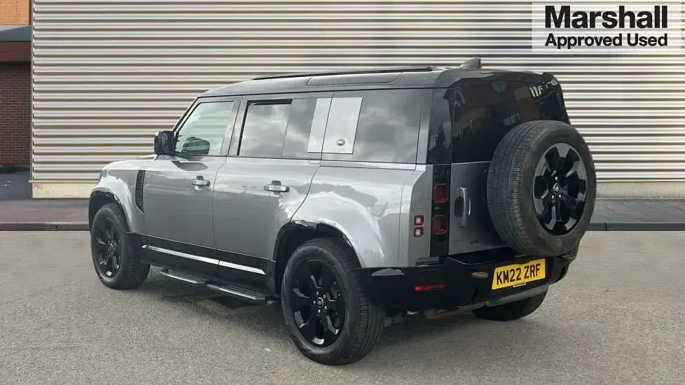Begagnad Land Rover Defender SE Dynamic 300 HK (220 kW) 2022 Grå SUV