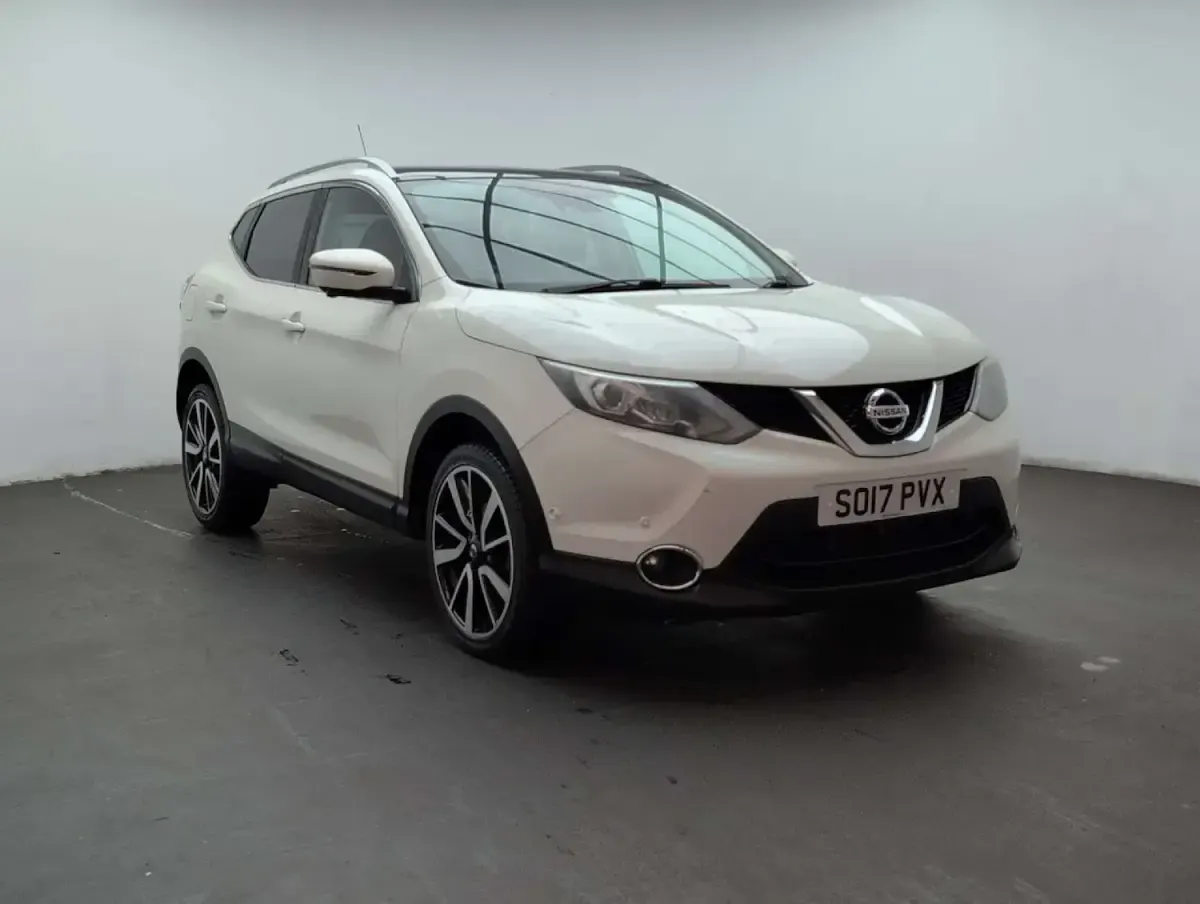 Used Nissan Qashqai Tekna 115 HP (84 kW) 2017 White SUV