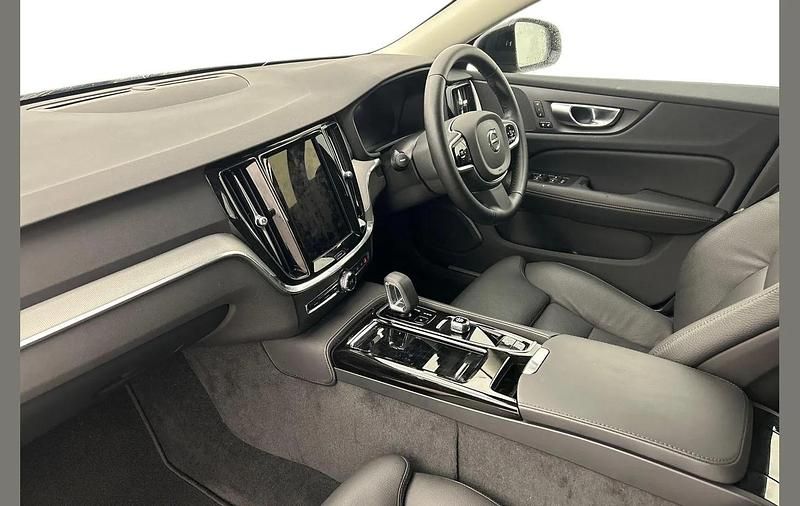 Used Volvo V60 Plus 345 HP (253 kW) 2025 Silver Estate