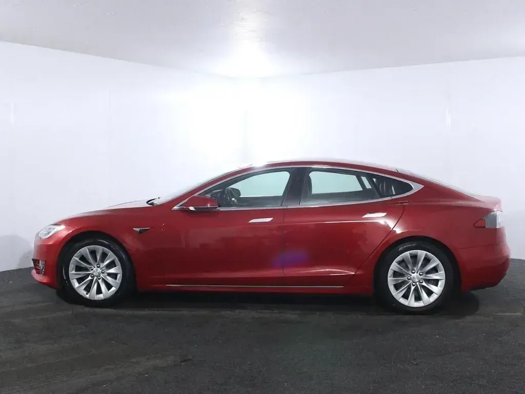 Używany Tesla Model S 306 kW (417 KM) 2017 Czerwony Hatchback