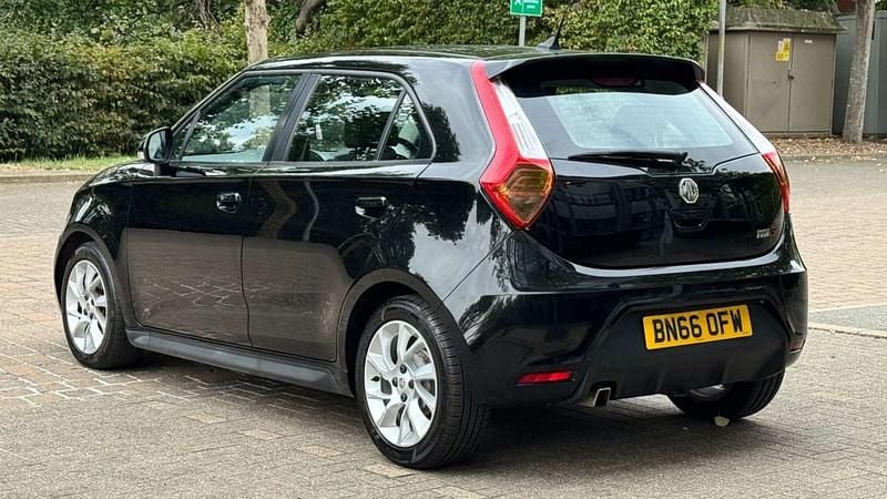 Usado MG MG3 106 HP (77 kW) 2016 Preto Citadino