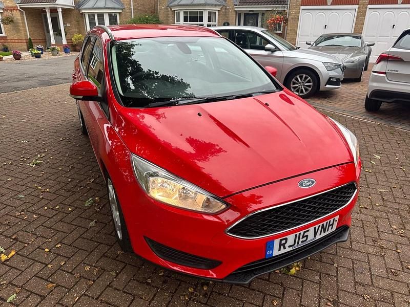 Red Used 2015 Ford Focus Style Estate | £4,300 (Fair price) - Image 1/4