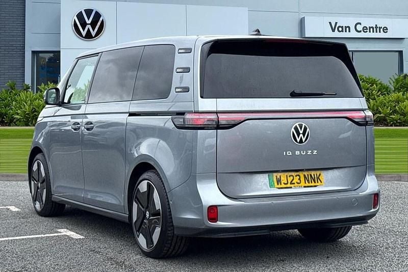 Usado VW ID. Buzz Pro 150 kW (204 HP) 2023 Prateado Monovolume