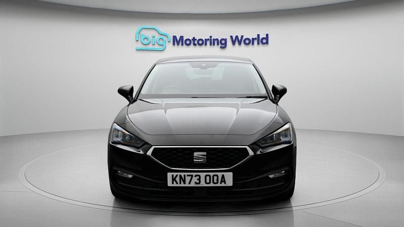 Used Seat Leon SE Dynamic 131 HP (96 kW) 2023 Black Hatchback