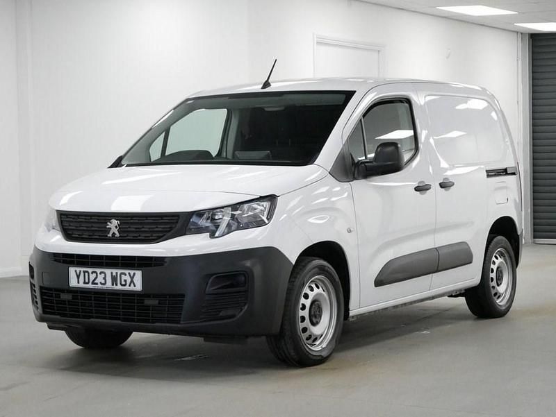 Used Peugeot Partner Premium 100 HP (73 kW) 2023 White MPV