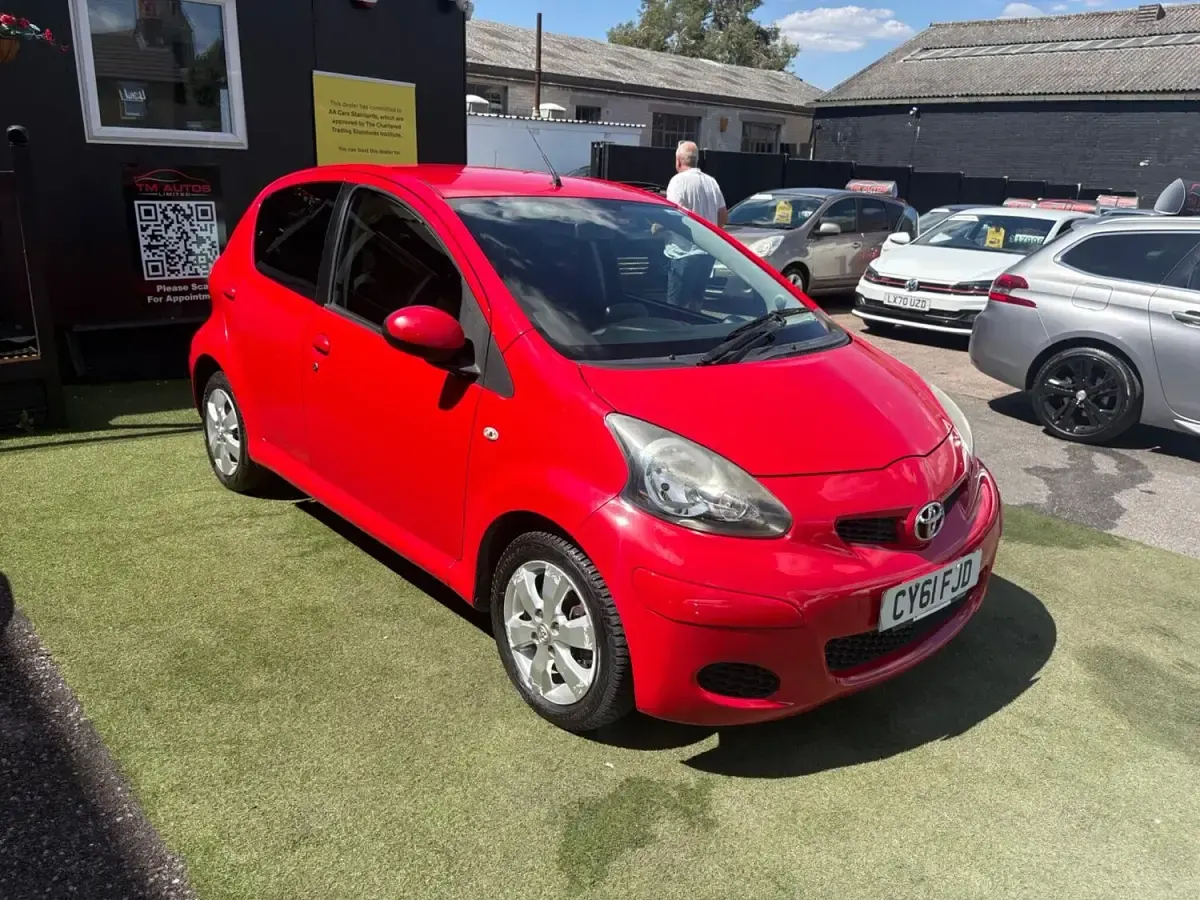 Used Toyota Aygo 68 HP (50 kW) 2012 Red Hatchback