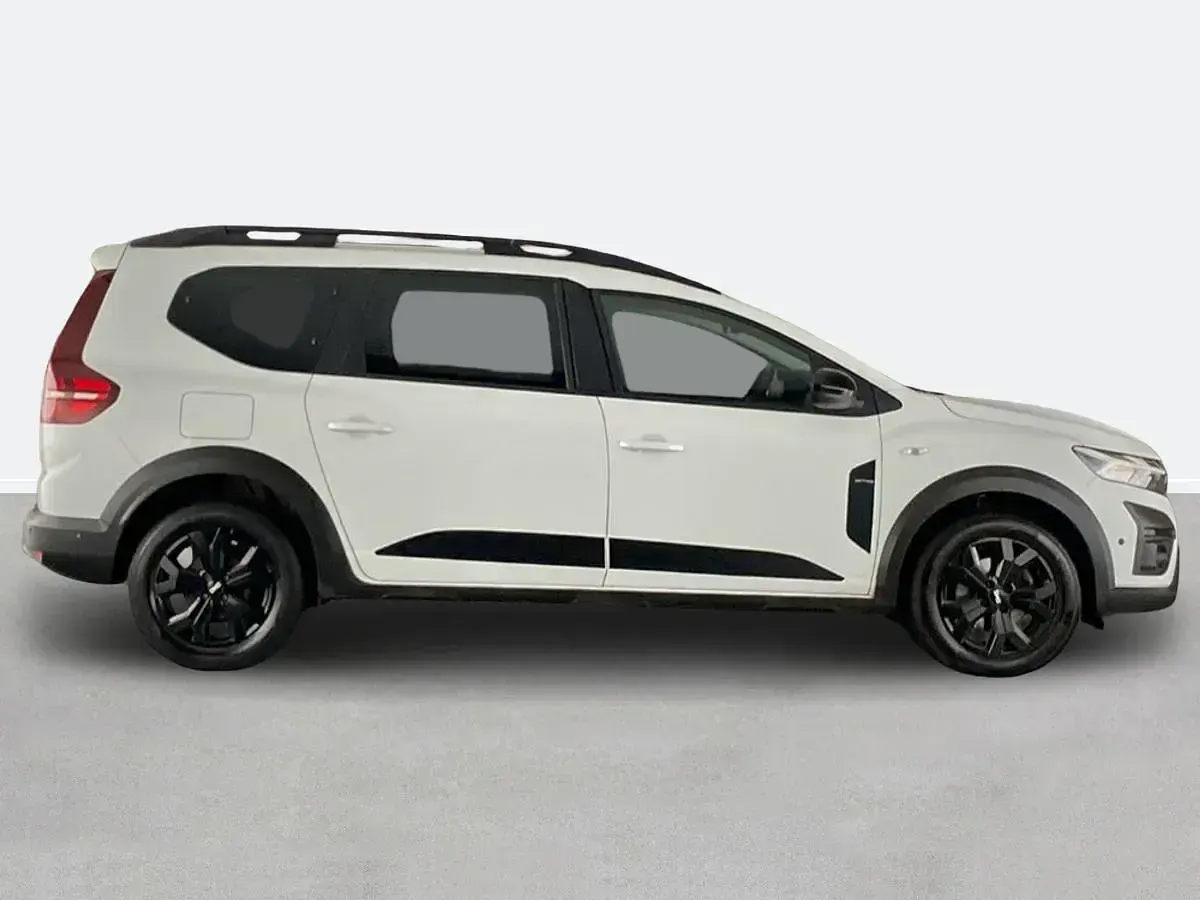 Used Dacia Jogger Extreme 2023 White MPV