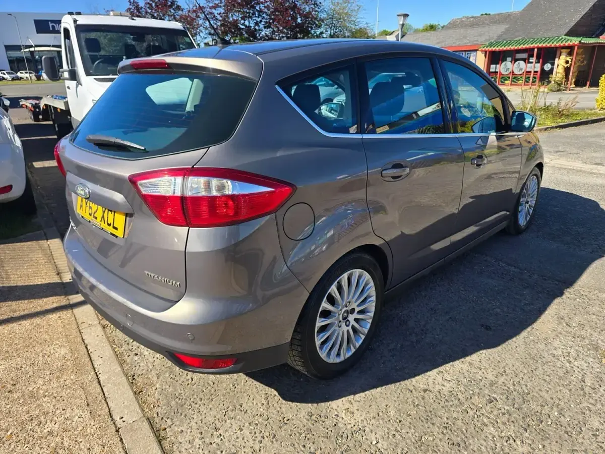 Usado Ford C-MAX Titanium 2012 Castanho Monovolume