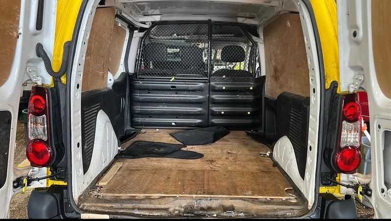 Usado Citroën Berlingo 75 HP (55 kW) 2017 Branco Monovolume