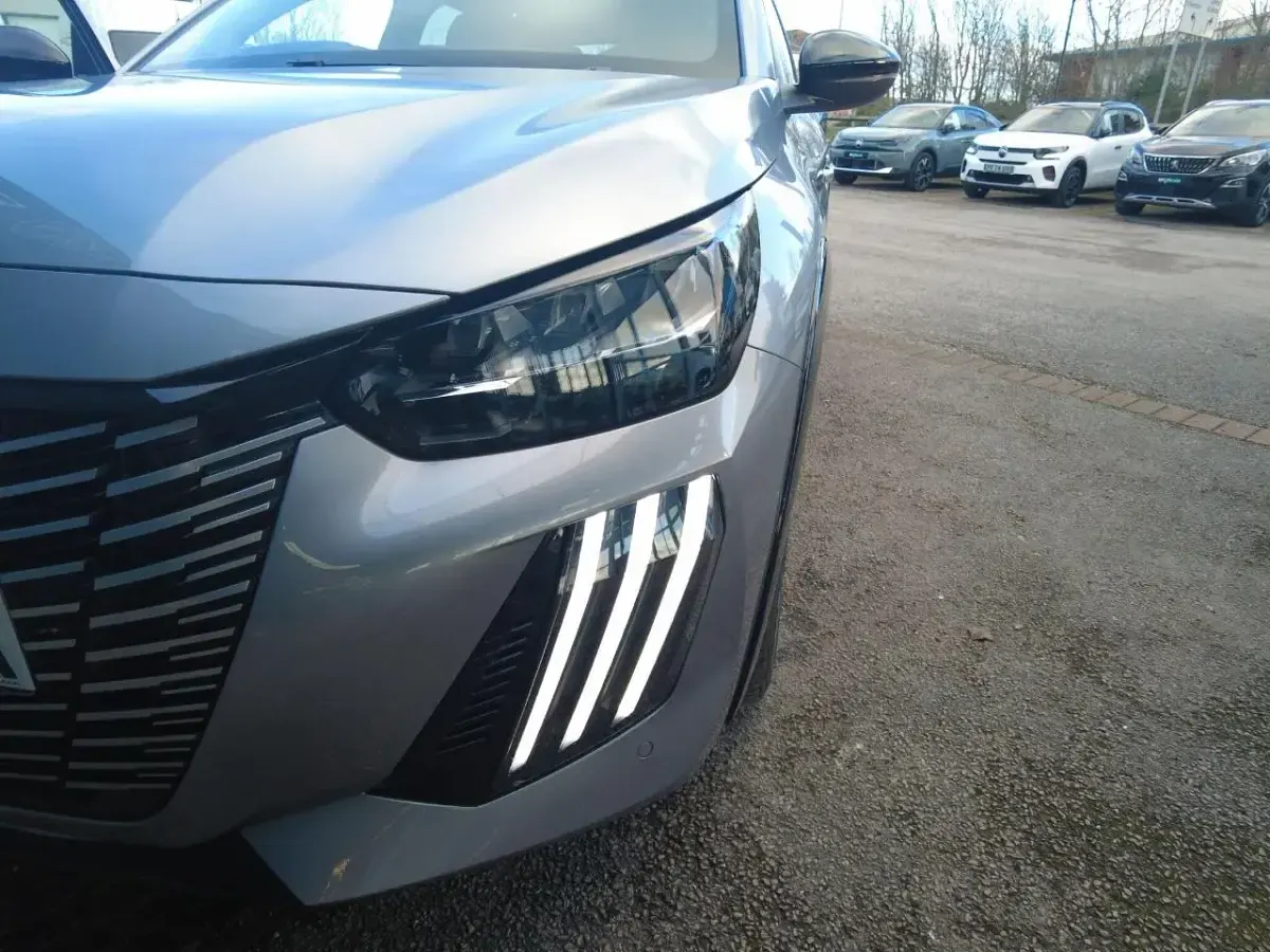 Nouvelle Peugeot e-208 GT 113 kW (154 ch) 2025 Gris Citadine