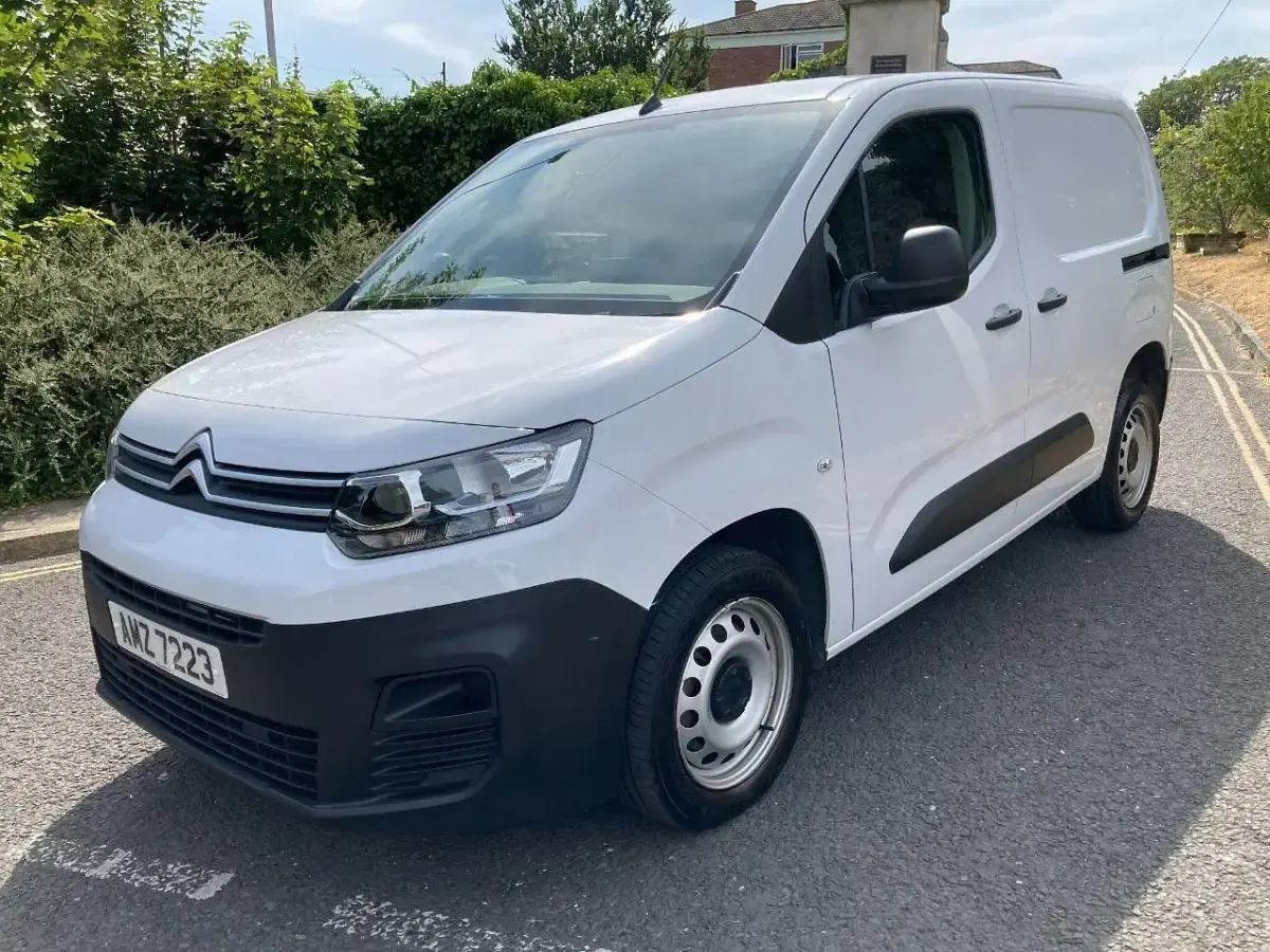 Used Citroën Berlingo 99 HP (72 kW) 2023 White MPV