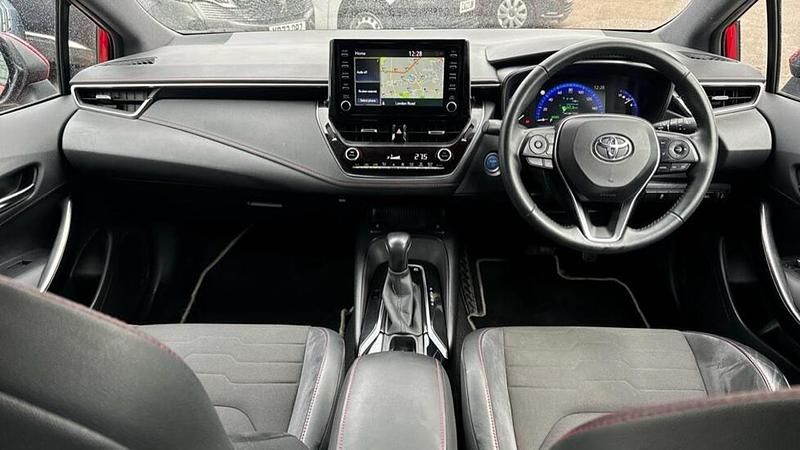 Used Toyota Corolla 120 HP (88 kW) 2019 Blue Estate
