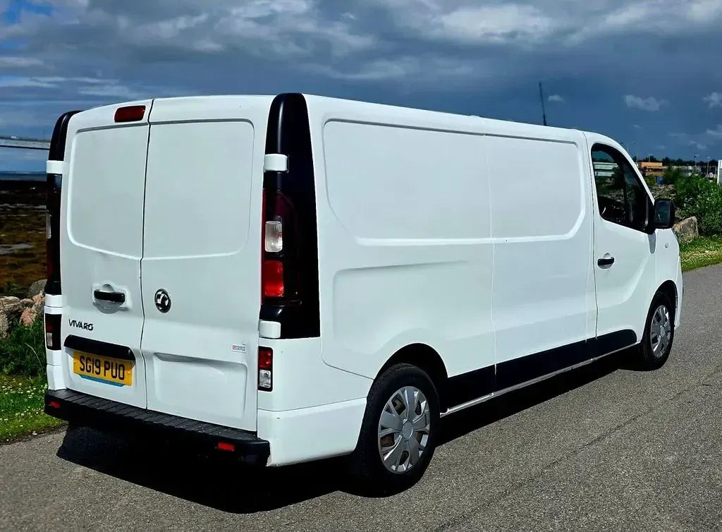 Used Vauxhall Vivaro Sportive 120 HP (88 kW) 2019 White MPV