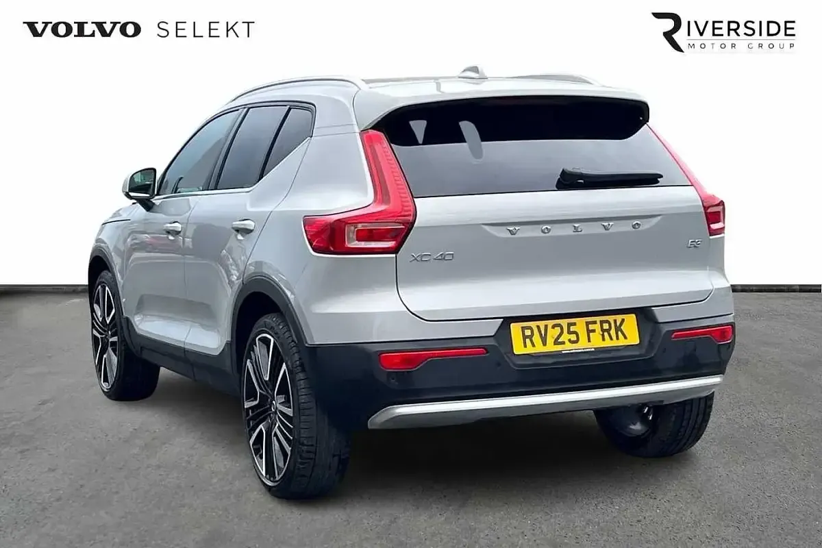Begagnad Volvo XC40 Ultra 2025 Silver SUV