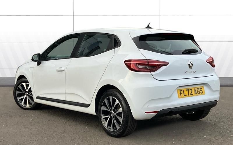 Used Renault Clio V Iconic 90 HP (66 kW) 2022 White Hatchback